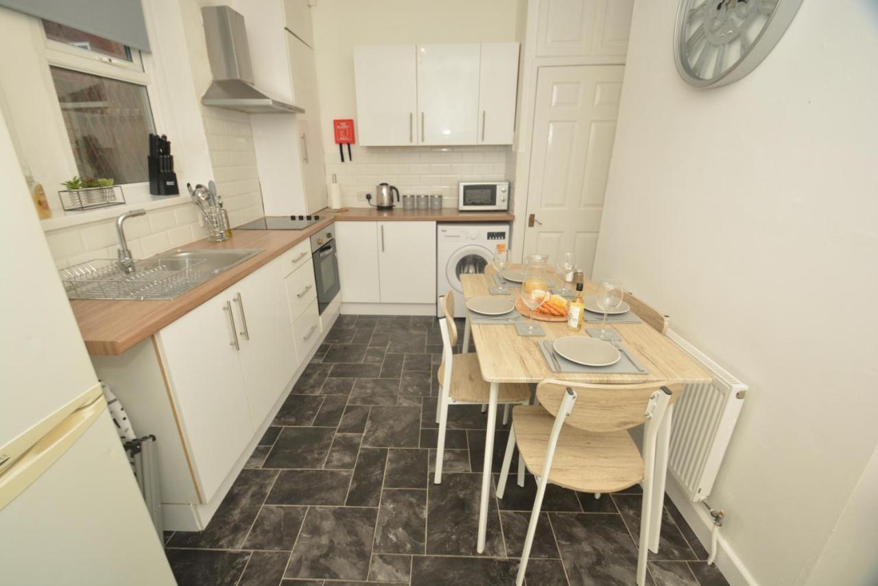 Spacious And Homely 2 Bedroom Flat - Suitelivin Gateshead Exterior photo